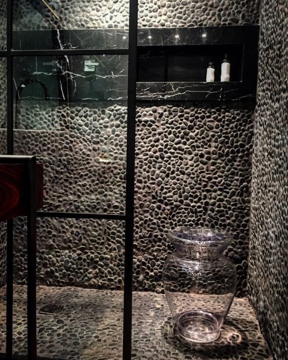 Pebble Mesh Wall Cladding in Bathrooms and Hammams: A Stylish and Practical Solution